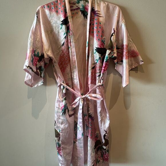 Zhongshan Sang Gorgeous Pink with Cranes Satin Kimono w/ belt- One Size - Picture 5 of 6